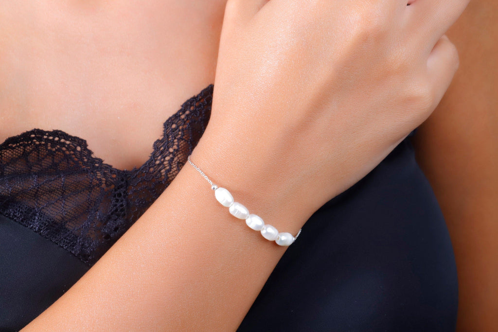 LuxePearls Stunning Freshwater Pearl Bracelet - Timeless Elegance for Every Occasion