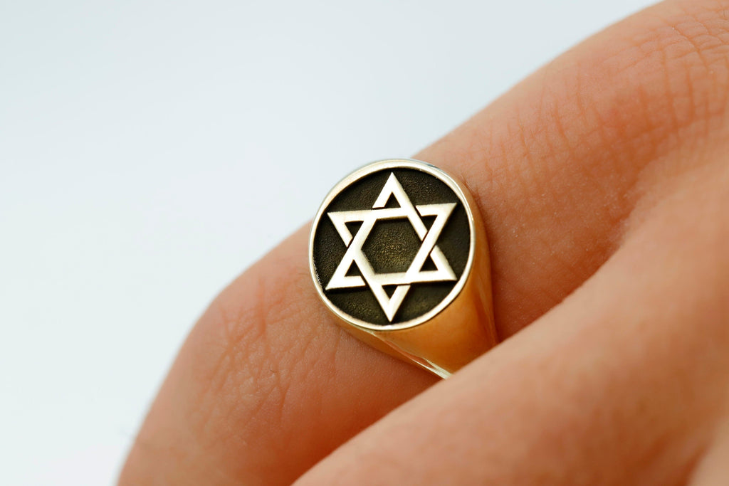 Magen David Engraved Signet Ring | Stunning Star of David Design