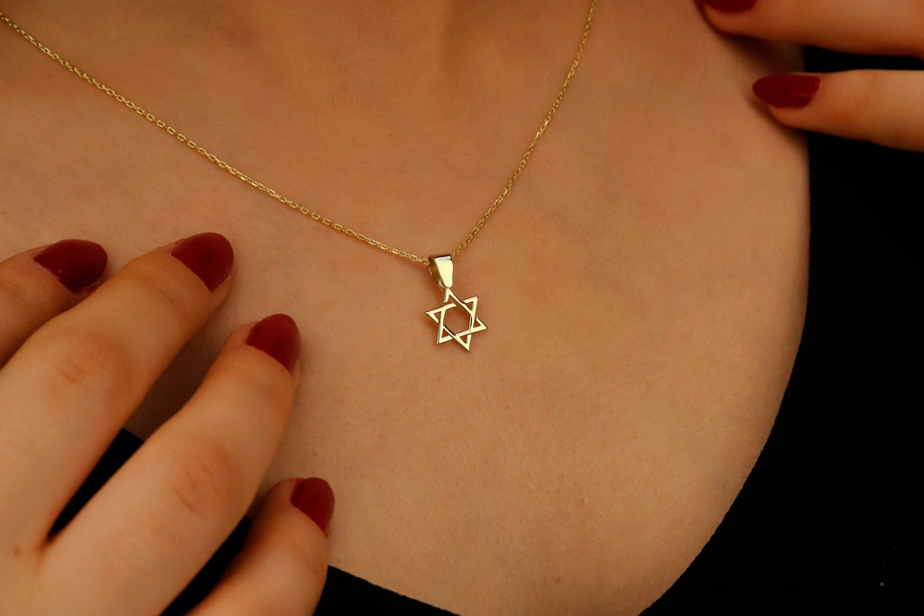 Elegant Sterling Silver Magen David Charm