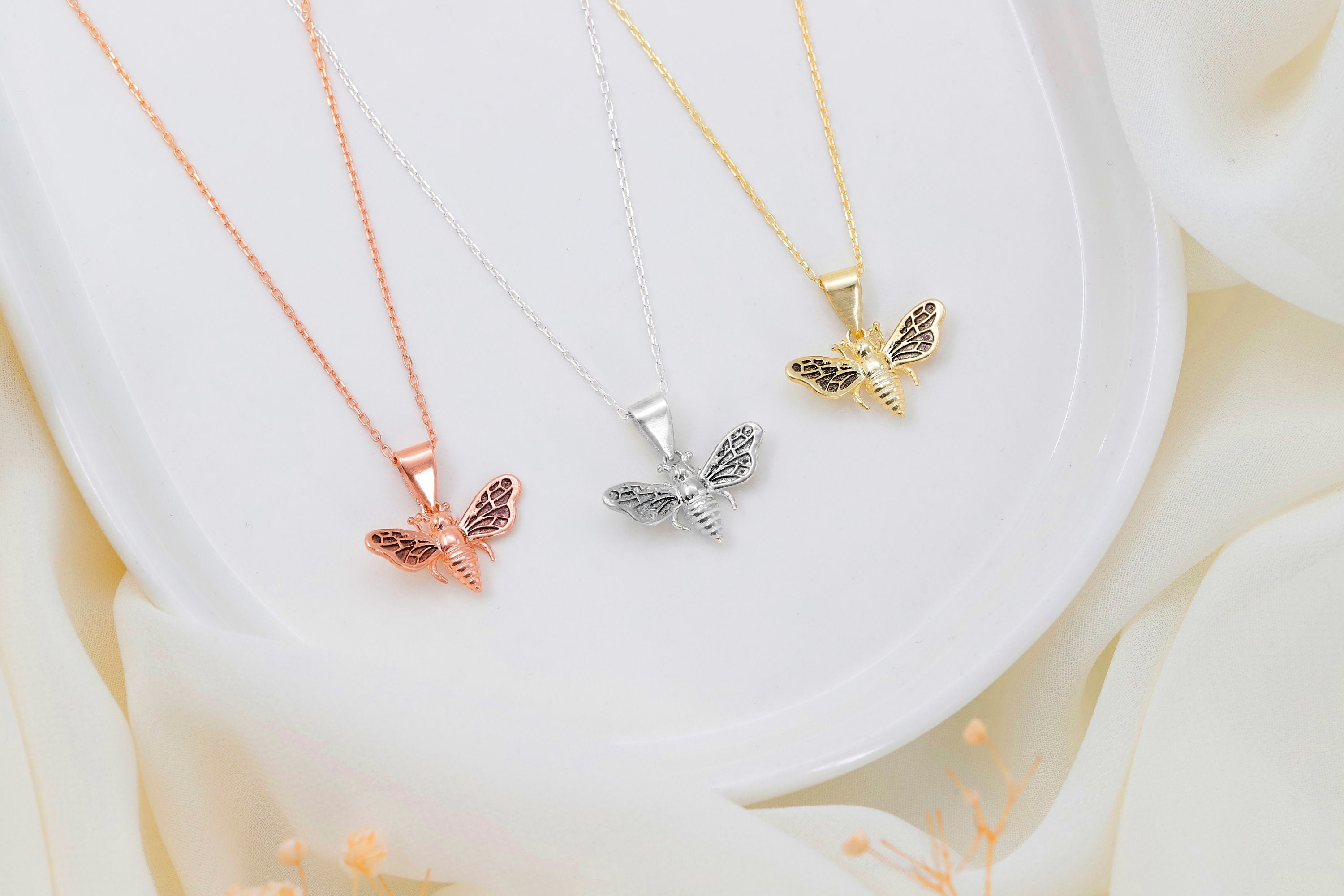 Golden Hive 14K Bee Necklace – Dazzling Elegance with Nature's Charm