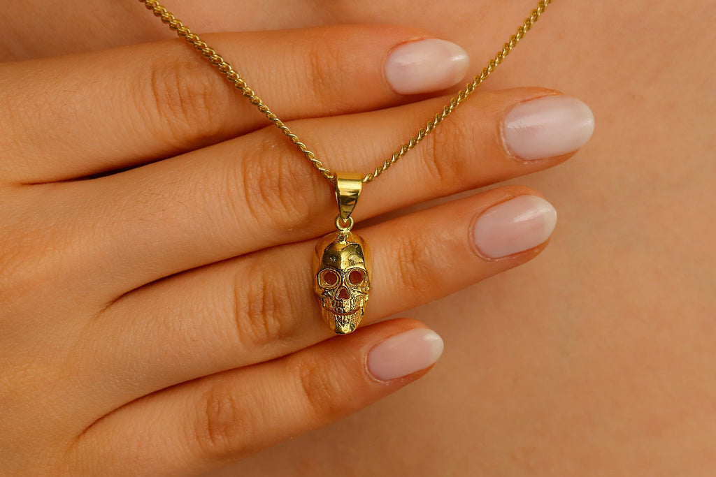 Skull Charm Necklace - Daring Statement Piece with Unique Design