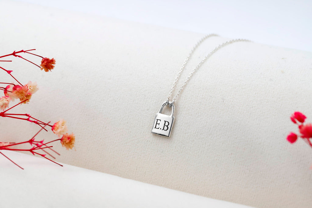 Unlock Your Style with Our Dazzling Padlock Necklace - A Statement of Confidence