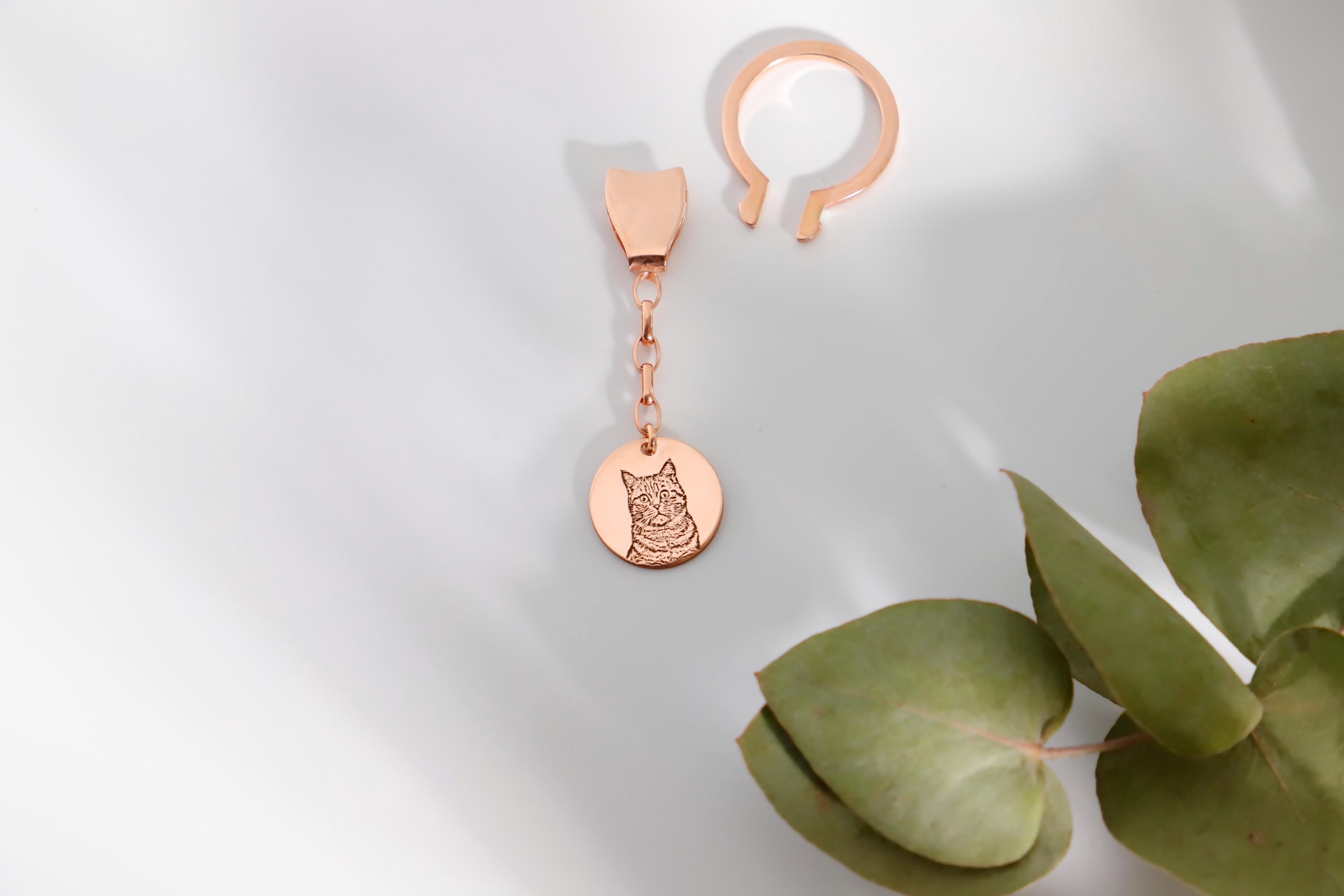 Custom Cat Keychain - Personalized Pet Portrait from Photo - Heartfelt Memorial Gift for Cat Lovers
