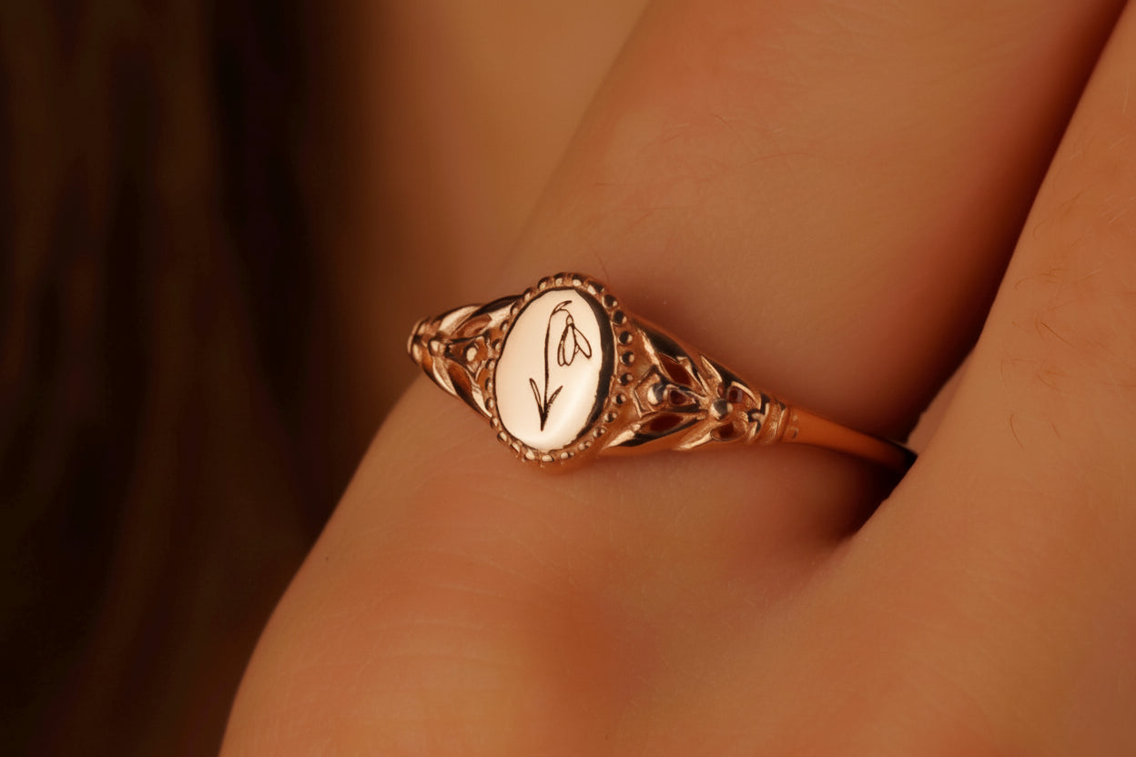 Floral Signet Ring - Personalized 18K Gold Filled Birth Flower Ring for Stackable Vintage Style