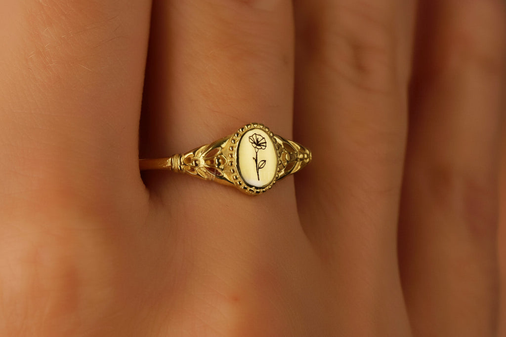 Floral Signet Ring - Personalized 18K Gold Filled Birth Flower Ring for Stackable Vintage Style