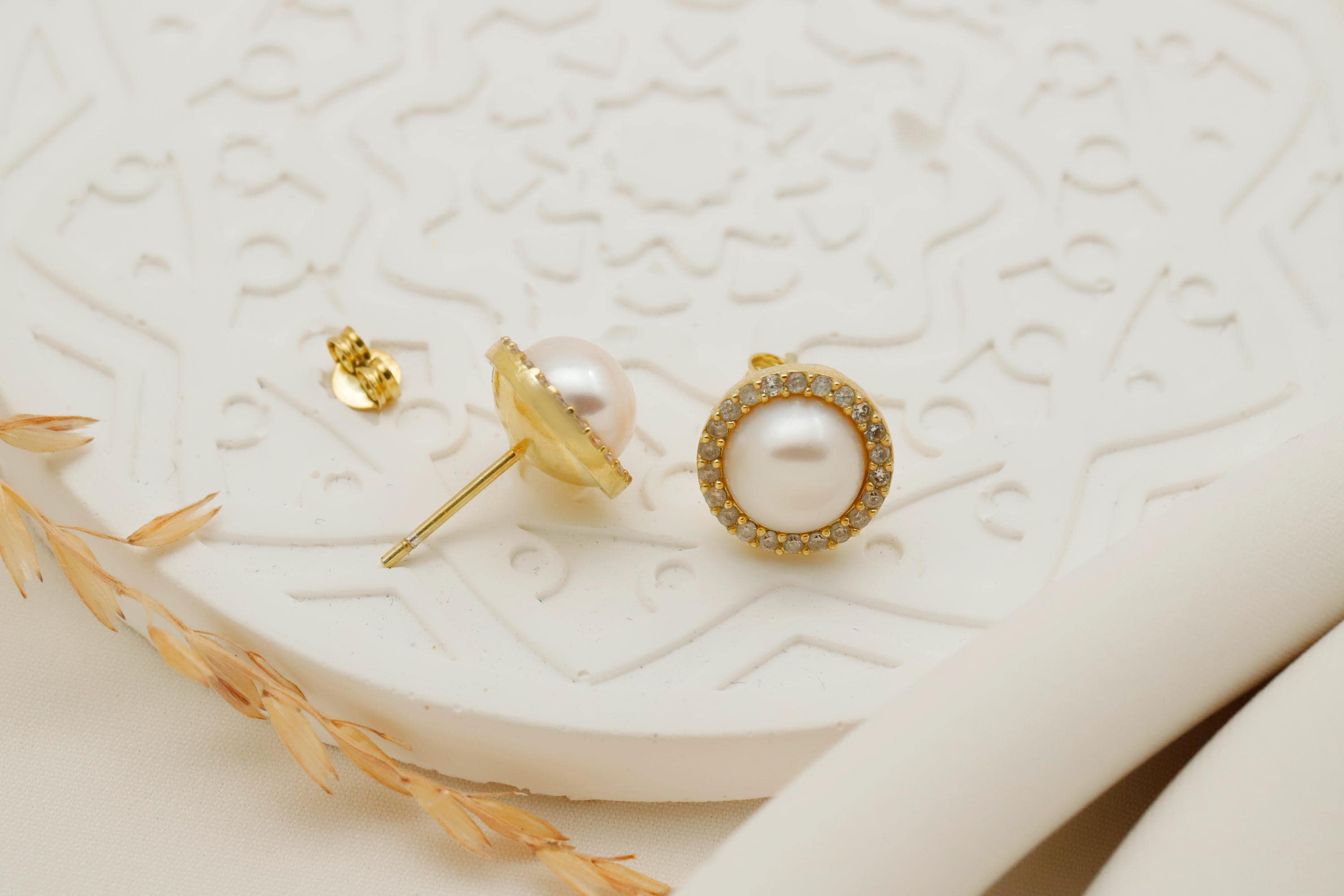 Elegant Sparkle Pave Earrings - Stunning Silver Pearl & Cubic Zirconia Studs
