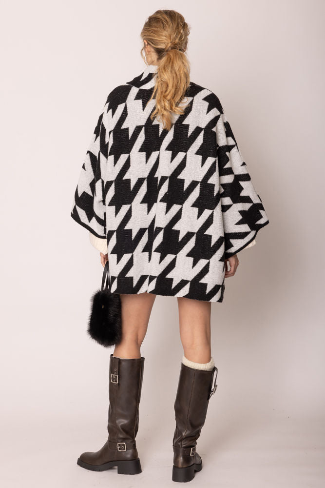 Women’s Houndstooth Knit Cardigan Black White Stylish Chic Layered