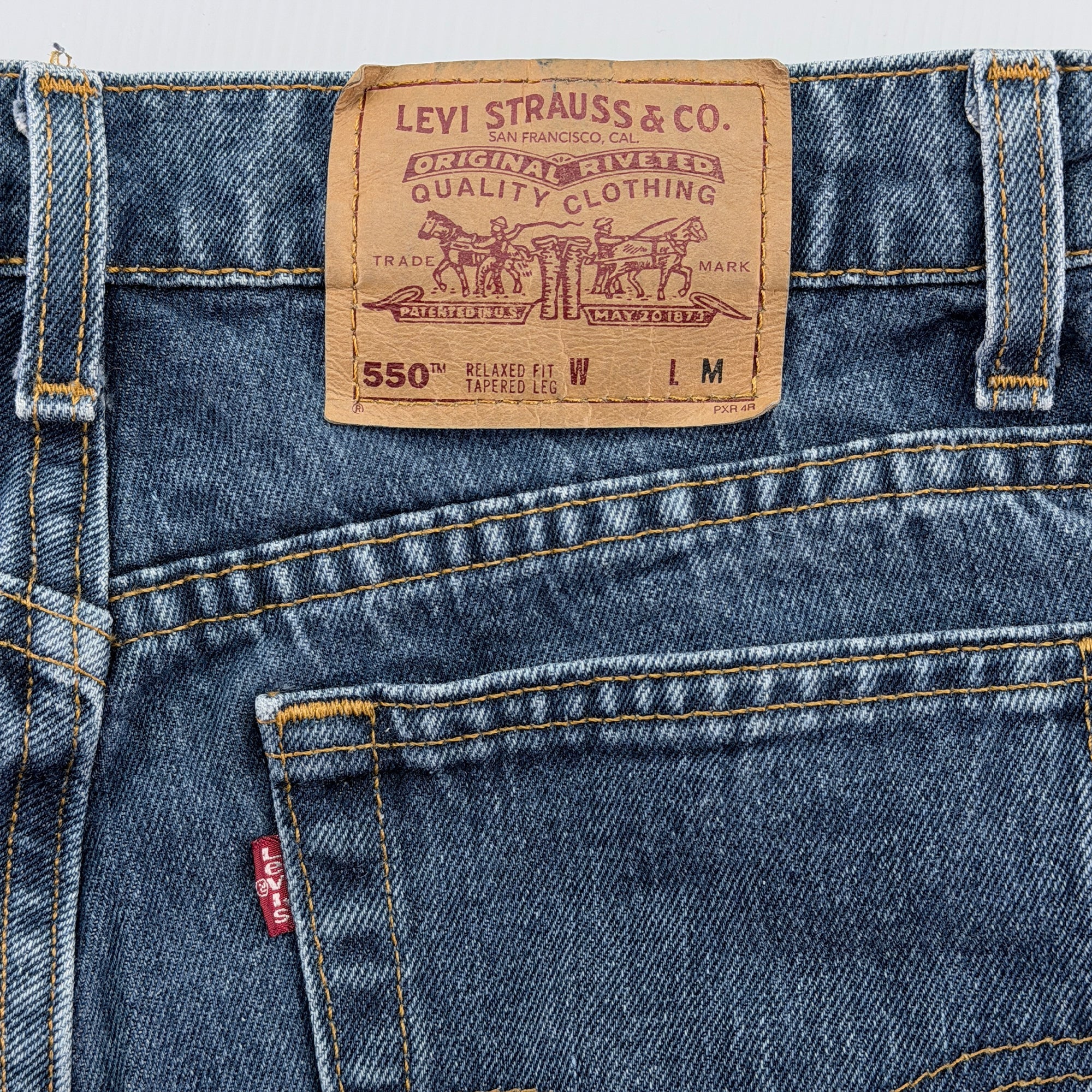 Levi's Women's Vintage 90s 550 Relaxed Fit Tapered Leg - Tagged Size 16 (33x30)