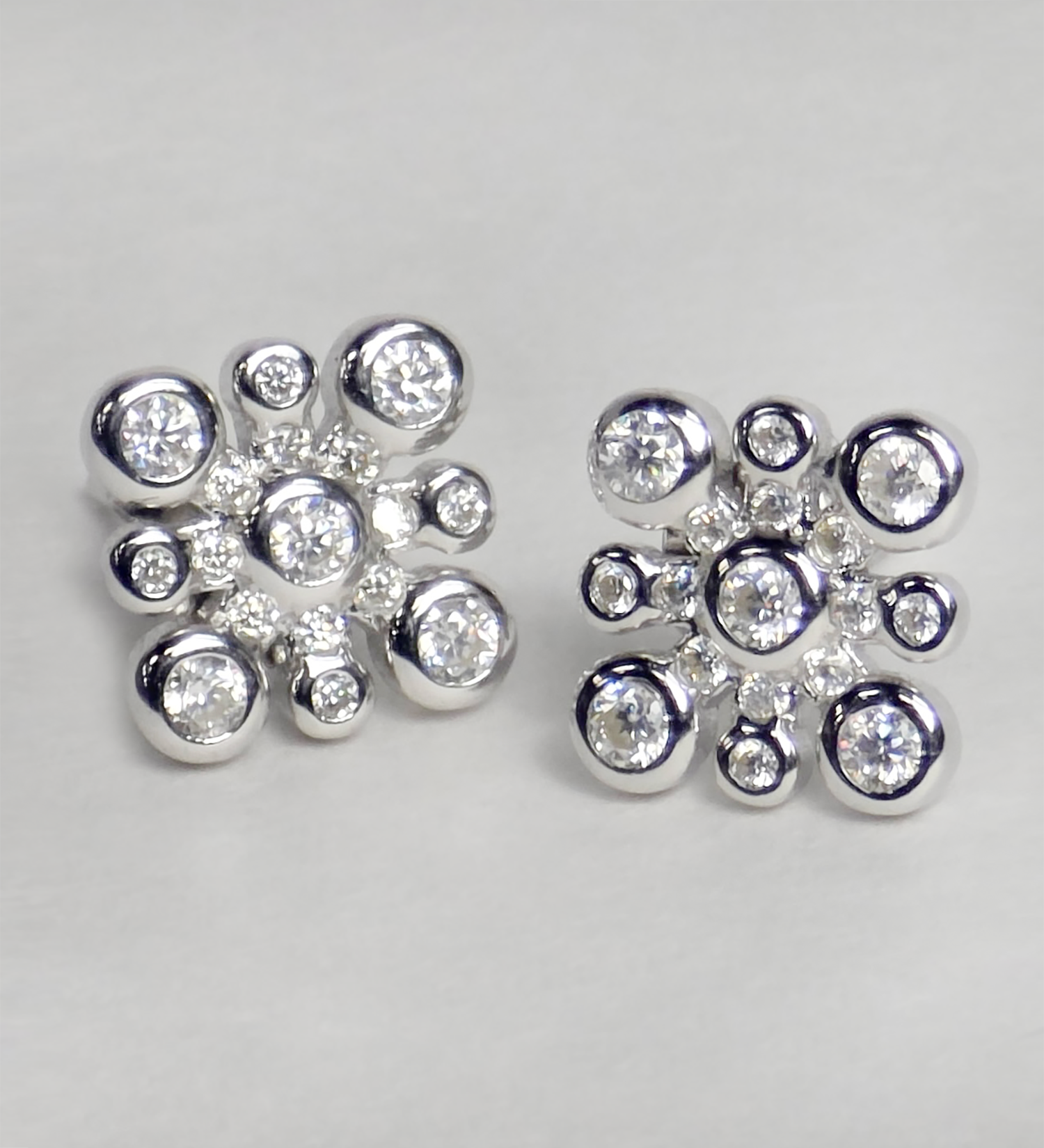 NORTH STAR EARRINGS (11mm)