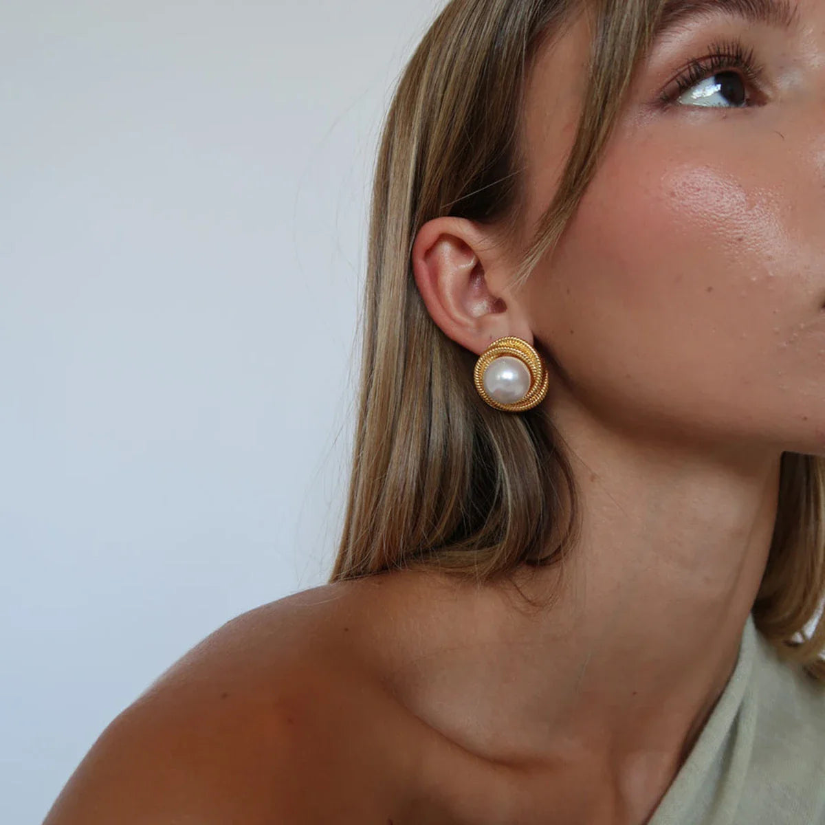 Tender Pearl Earrings